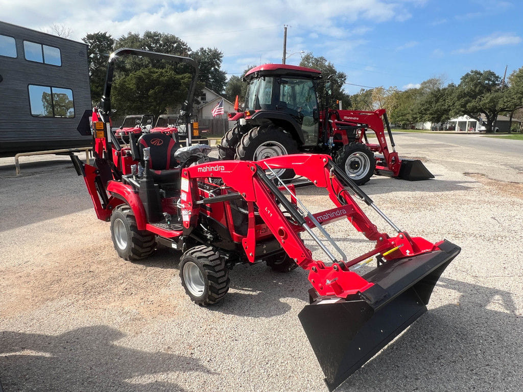 2025 Mahindra 1120 HST Equipment Image0