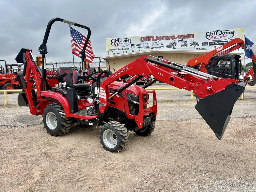 2025 Mahindra 1120 HST Equipment Image0