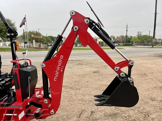 Image of Mahindra 1120 HST equipment image 3