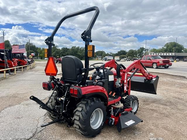 Image of Mahindra 1120 HST equipment image 2