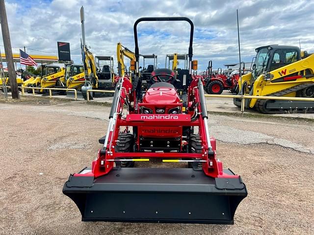 Image of Mahindra 1120 HST equipment image 2