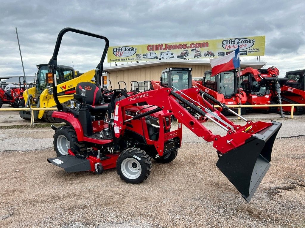 2025 Mahindra 1120 HST Equipment Image0