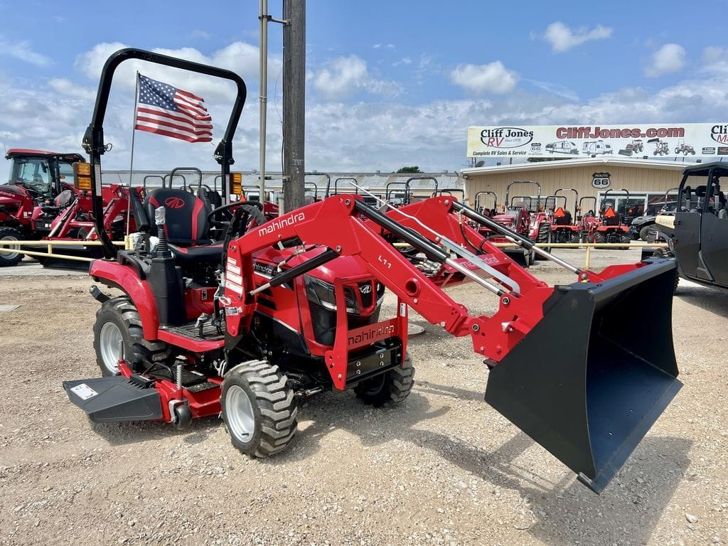 2025 Mahindra 1120 HST Equipment Image0