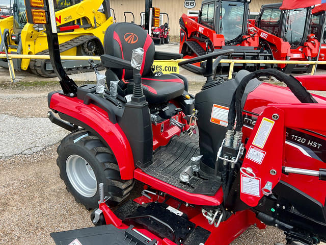 Image of Mahindra 1120 HST equipment image 3