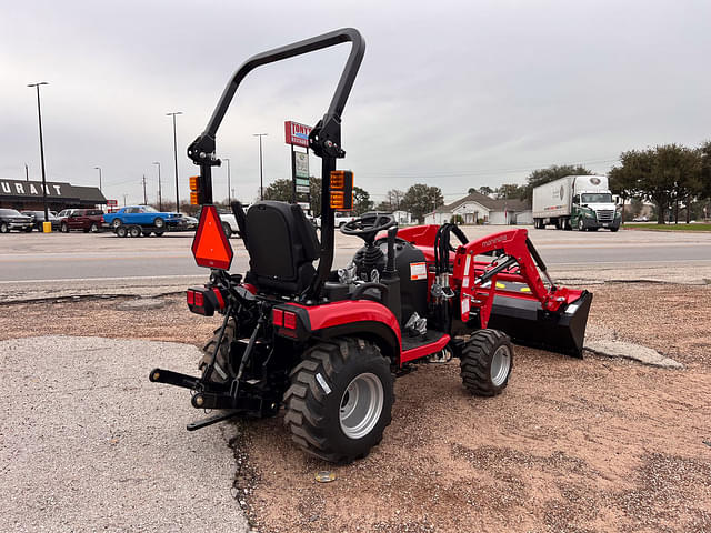 Image of Mahindra 1120 HST equipment image 3