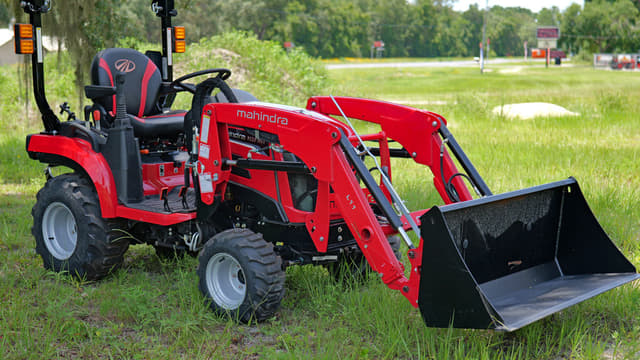 Image of Mahindra 1120 HST equipment image 3