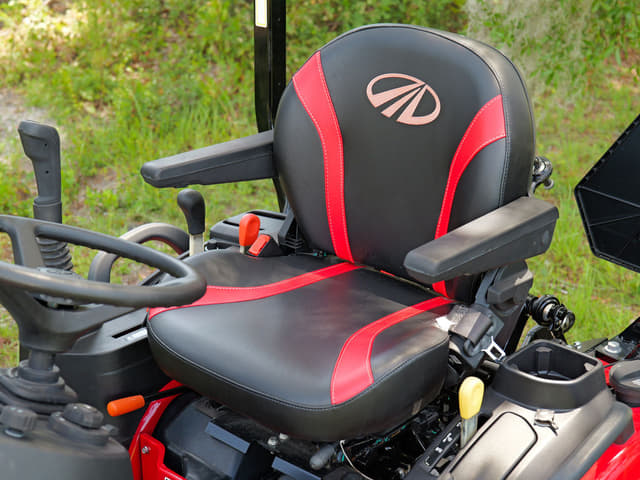 Image of Mahindra 1120 HST equipment image 4