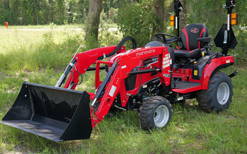 2025 Mahindra 1120 HST Equipment Image0