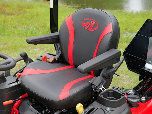 Image of Mahindra 1126 HST equipment image 4