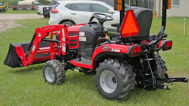 Image of Mahindra 1126 HST equipment image 2