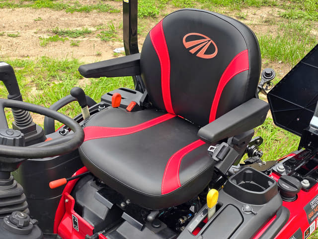 Image of Mahindra 1126 HST equipment image 4