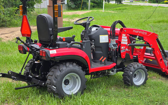 Image of Mahindra 1126 HST equipment image 3