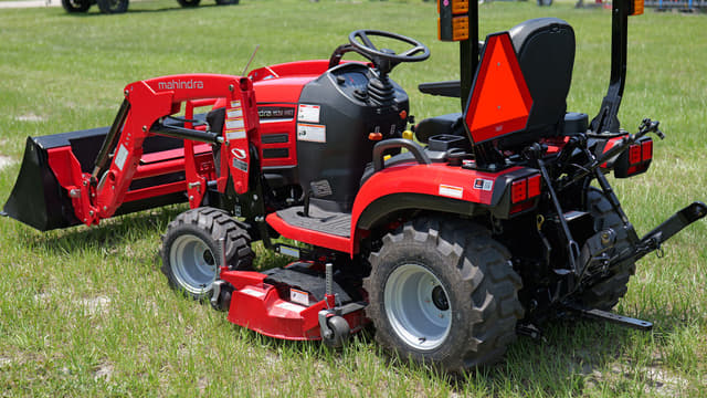 Image of Mahindra 1126 HST equipment image 2