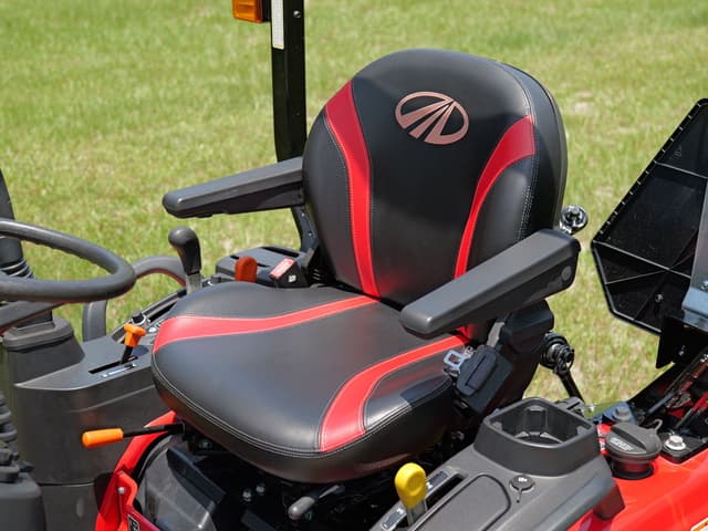 Image of Mahindra 1126 HST equipment image 4