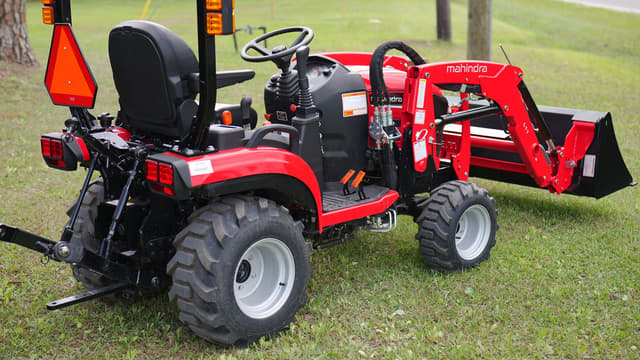 Image of Mahindra 1126 HST equipment image 3