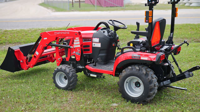 Image of Mahindra 1126 HST equipment image 2