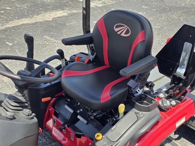 Image of Mahindra 1126 HST equipment image 4