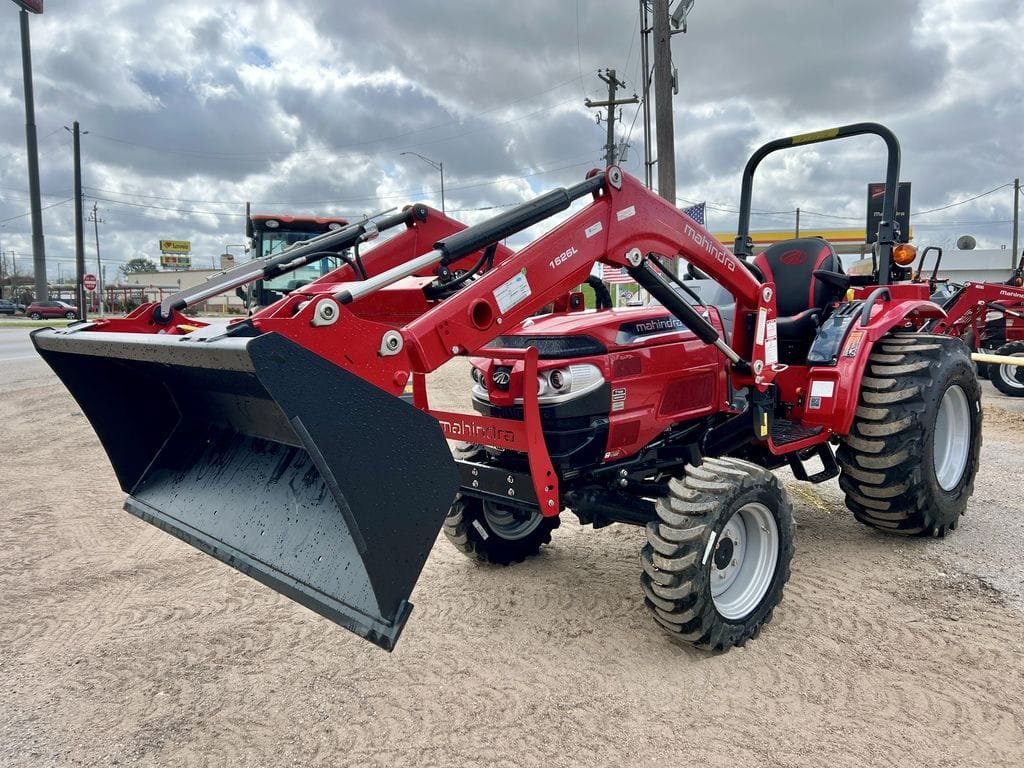 2025 Mahindra 1626 HST Equipment Image0