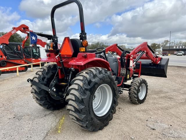 Image of Mahindra 1626 HST equipment image 2