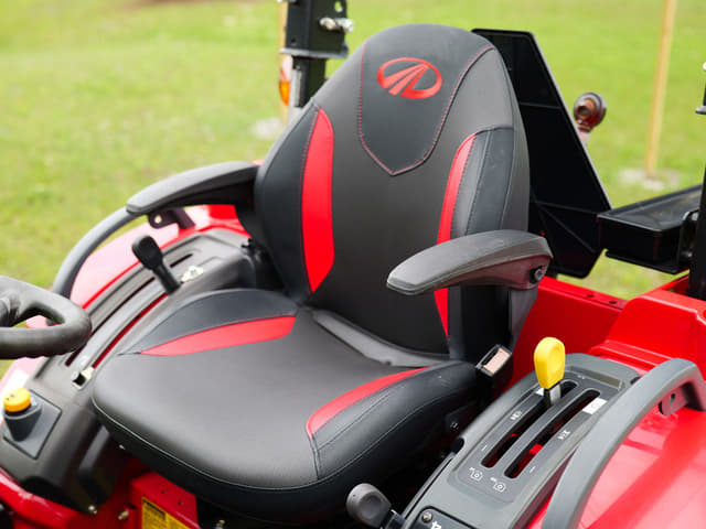 Image of Mahindra 1626 Shuttle equipment image 4