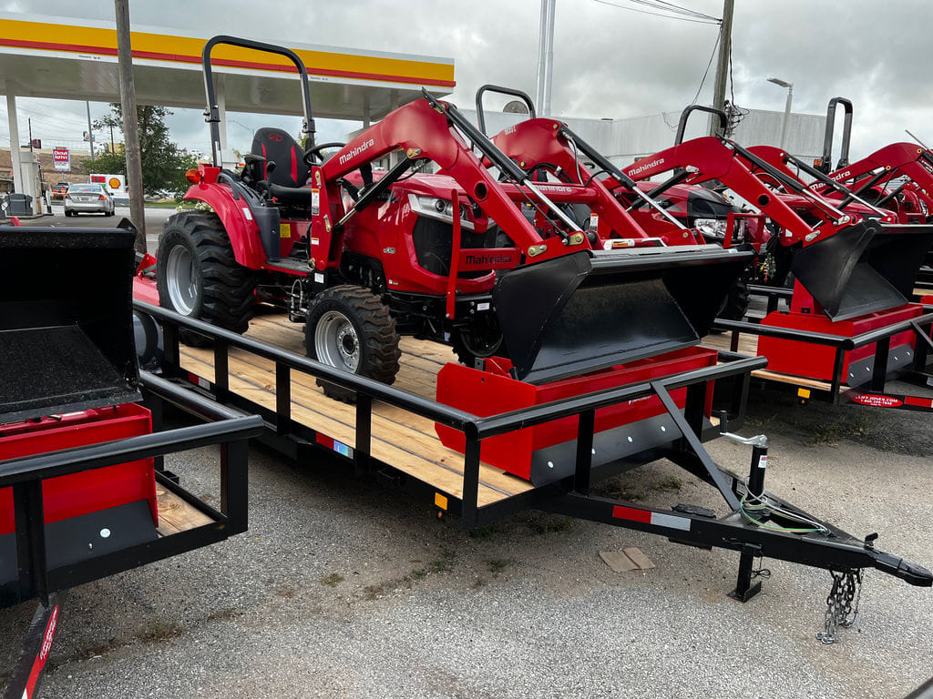 2025 Mahindra 1635 HST Equipment Image0