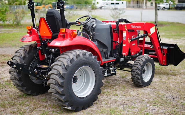Image of Mahindra 1635 equipment image 2