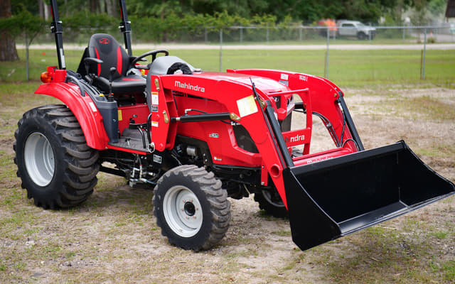 Image of Mahindra 1635 equipment image 1