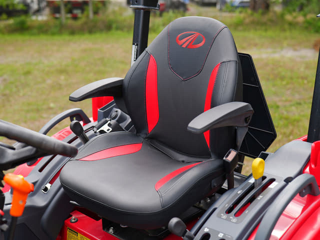 Image of Mahindra 1635 equipment image 4