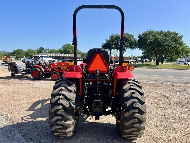 Image of Mahindra 1640 HST equipment image 4