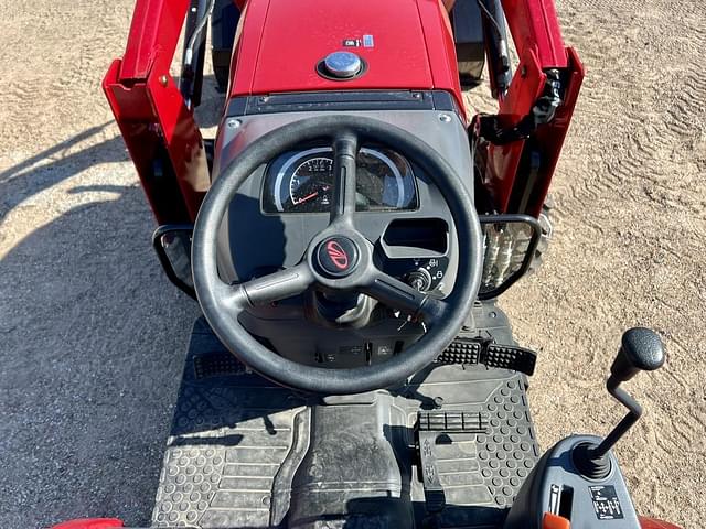 Image of Mahindra 1640 HST equipment image 2