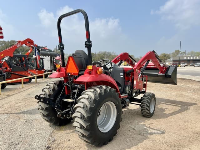 Image of Mahindra 1640 HST equipment image 2