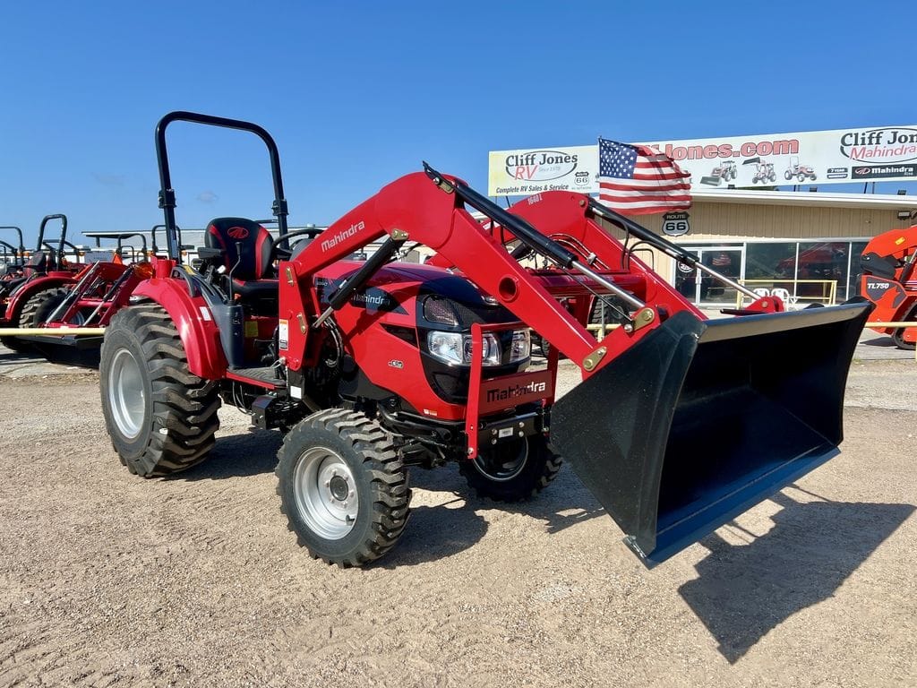 2025 Mahindra 1640 HST Equipment Image0