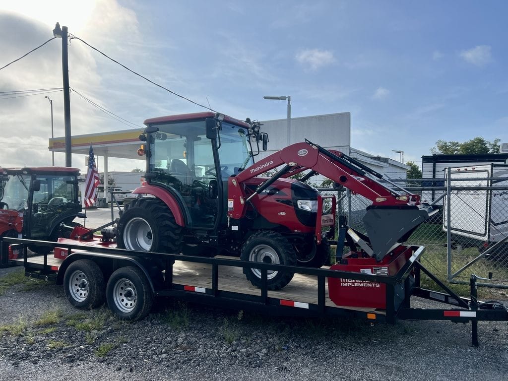 2025 Mahindra 1640 HST Equipment Image0