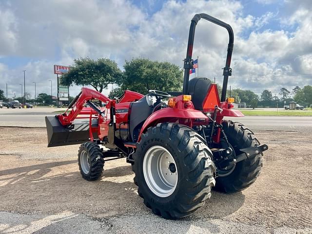Image of Mahindra 1640 HST equipment image 3