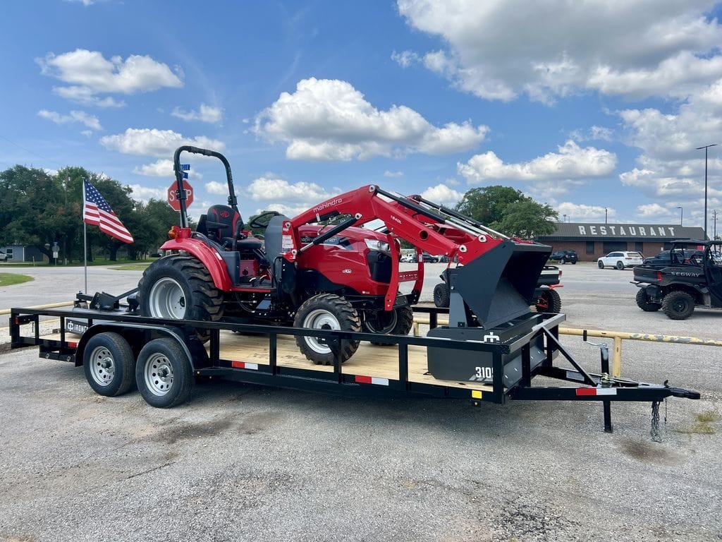 2025 Mahindra 1640 HST Equipment Image0