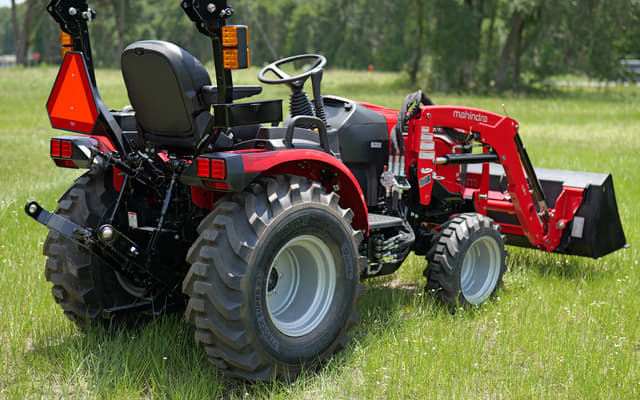 Image of Mahindra 2126 HST equipment image 3