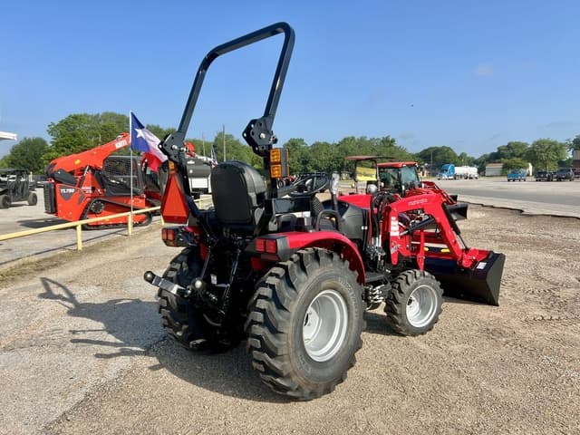 Image of Mahindra 2126 HST equipment image 2