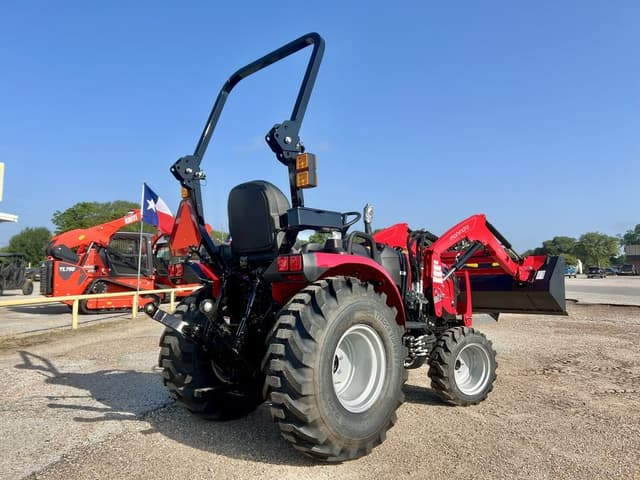 Image of Mahindra 2126 HST equipment image 2