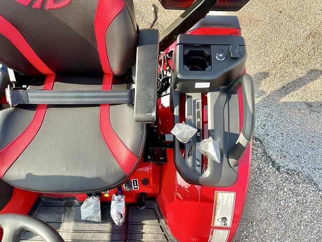 Image of Mahindra 2126 HST equipment image 4