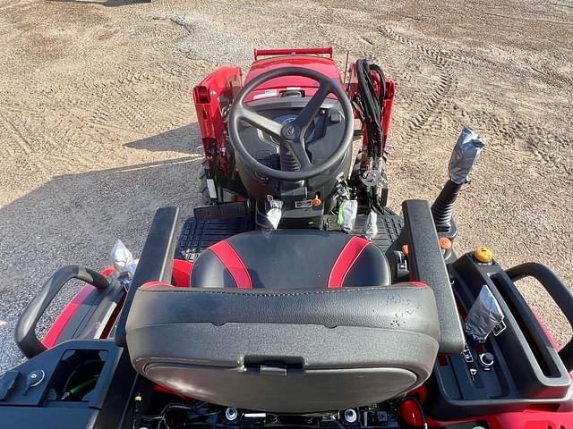 Image of Mahindra 2126 HST equipment image 4