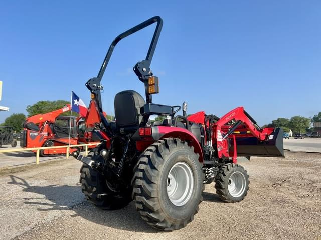 Image of Mahindra 2126 HST equipment image 2