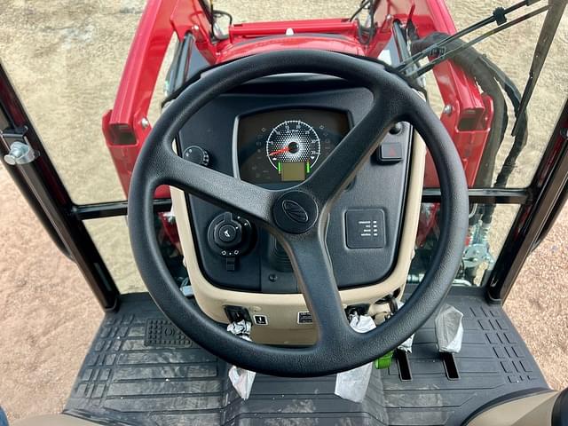 Image of Mahindra 2126 HST equipment image 3