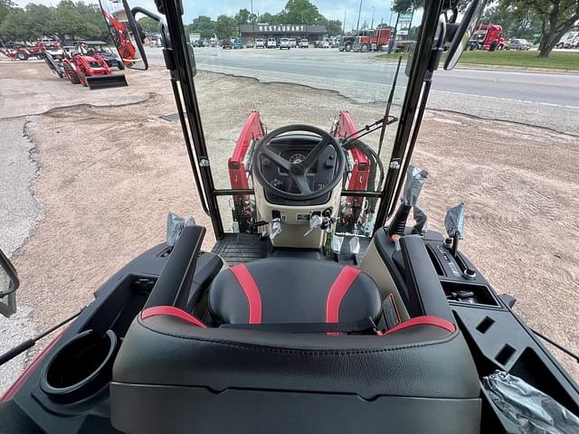 Image of Mahindra 2126 HST equipment image 4