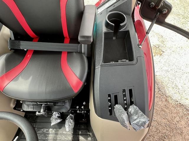Image of Mahindra 2126 HST equipment image 2