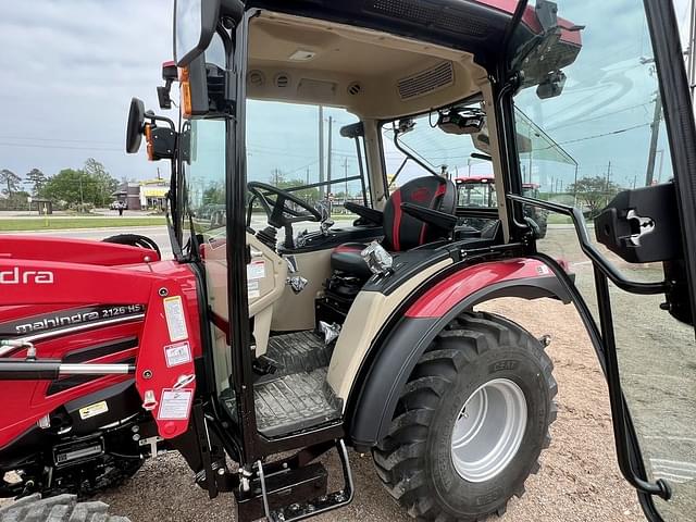 Image of Mahindra 2126 HST equipment image 2