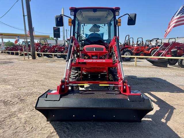 Image of Mahindra 2126 HST equipment image 2