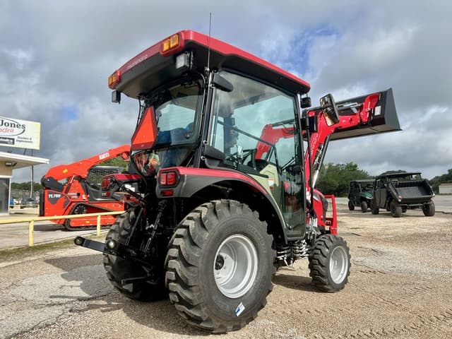 Image of Mahindra 2126 HST equipment image 2