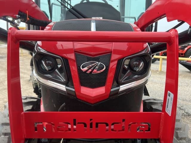 Image of Mahindra 2126 HST equipment image 2