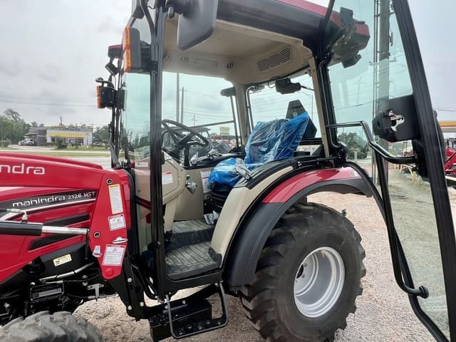 Image of Mahindra 2126 HST equipment image 3