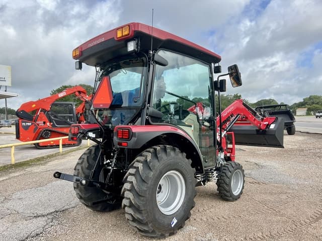 Image of Mahindra 2126 HST equipment image 2